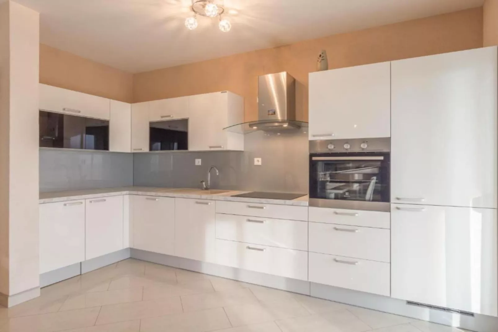 Holiday House BALEN with Swimming Pool - Six Bedroom Holiday House With Pool