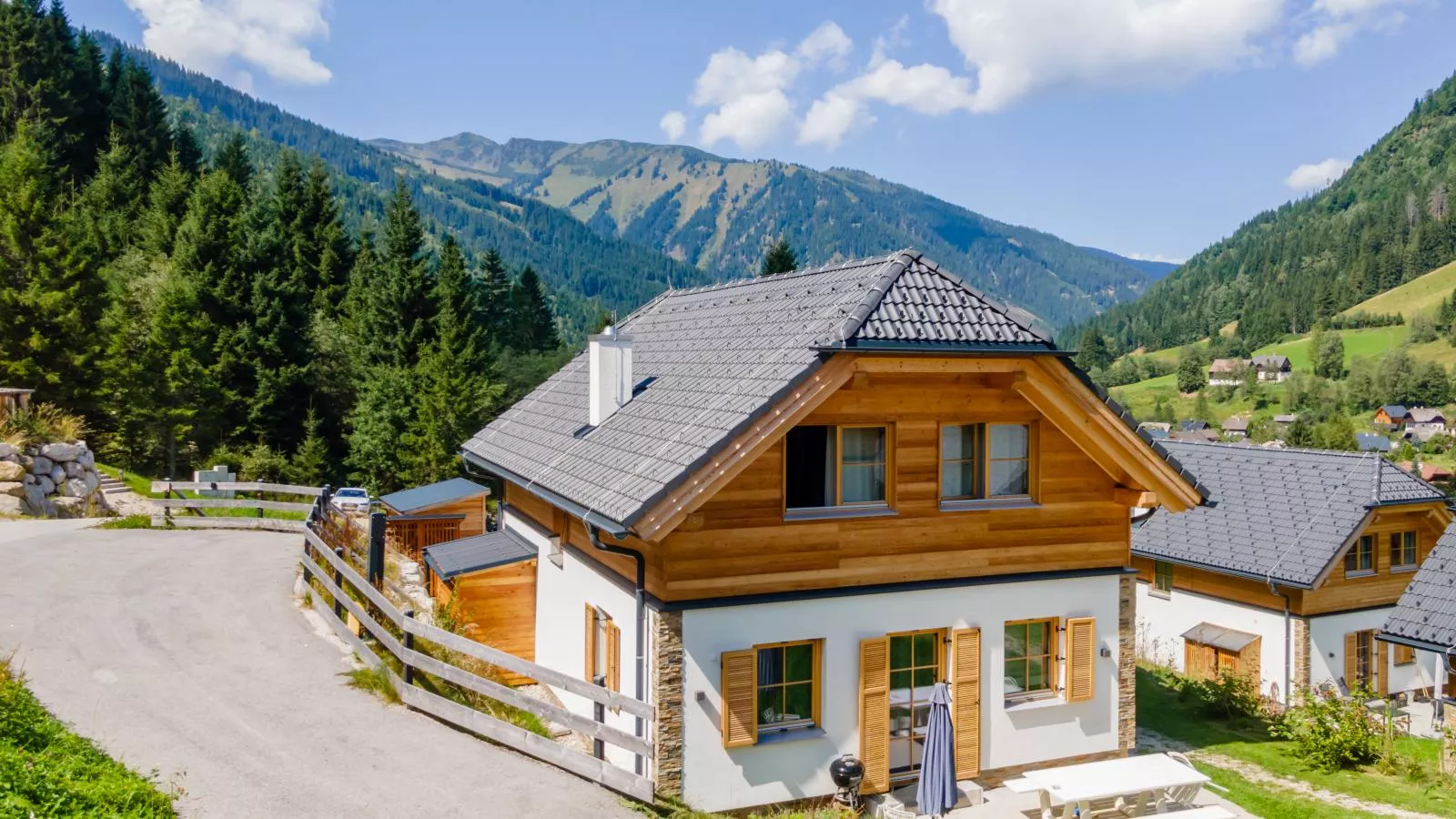 Traumhaus-Buitenkant zomer