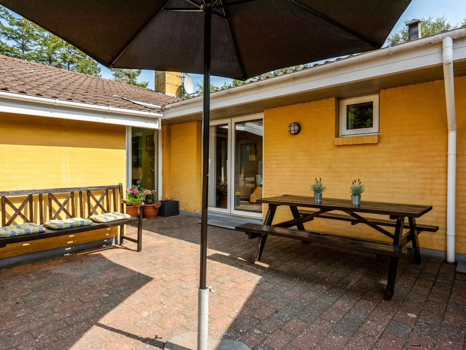 "Billing" - 11km from the sea