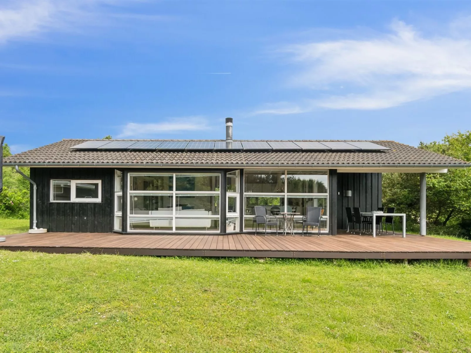 "Arntraud" - 250m from the sea