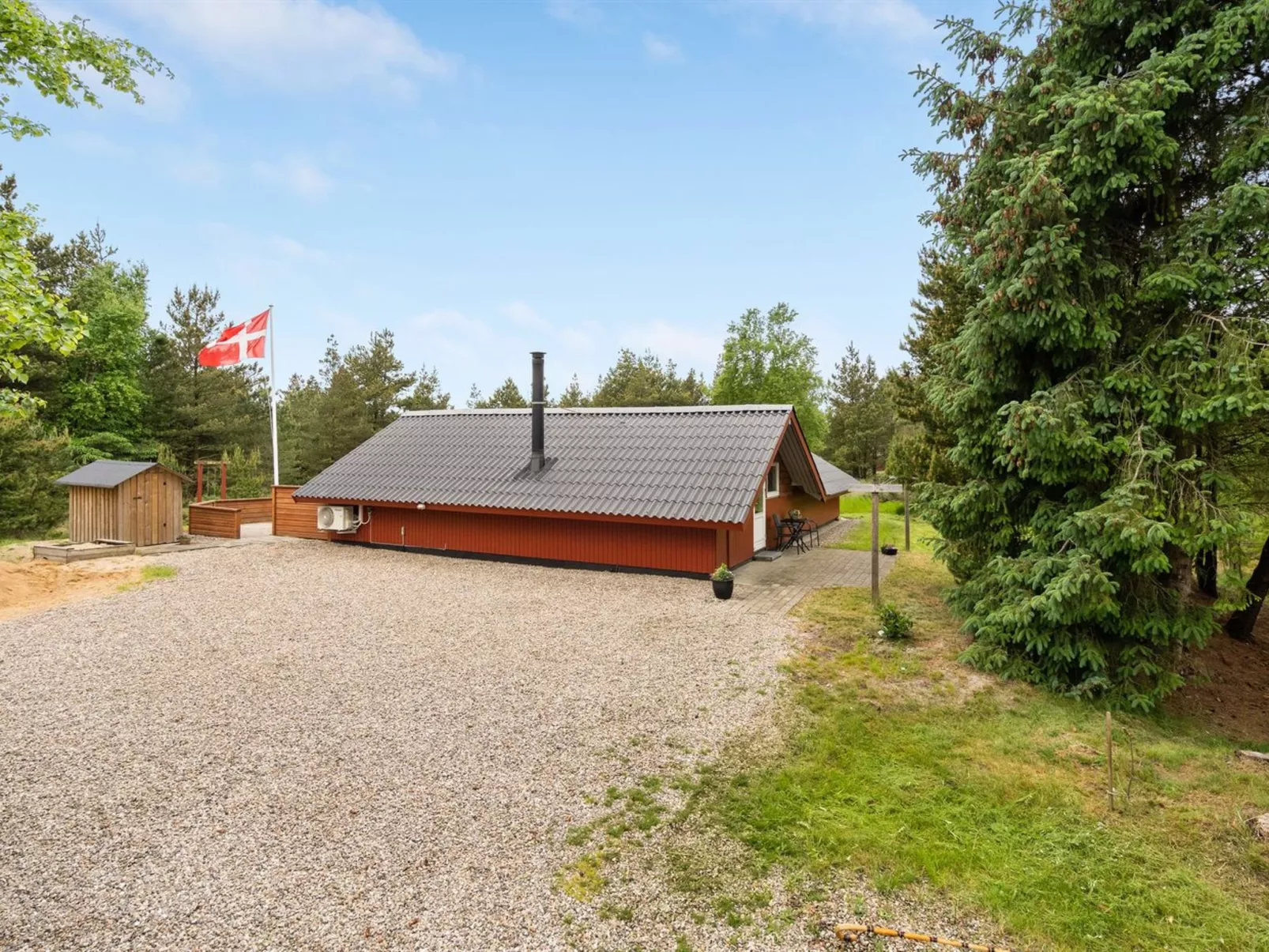 "Runulf" - 2.9km from the sea