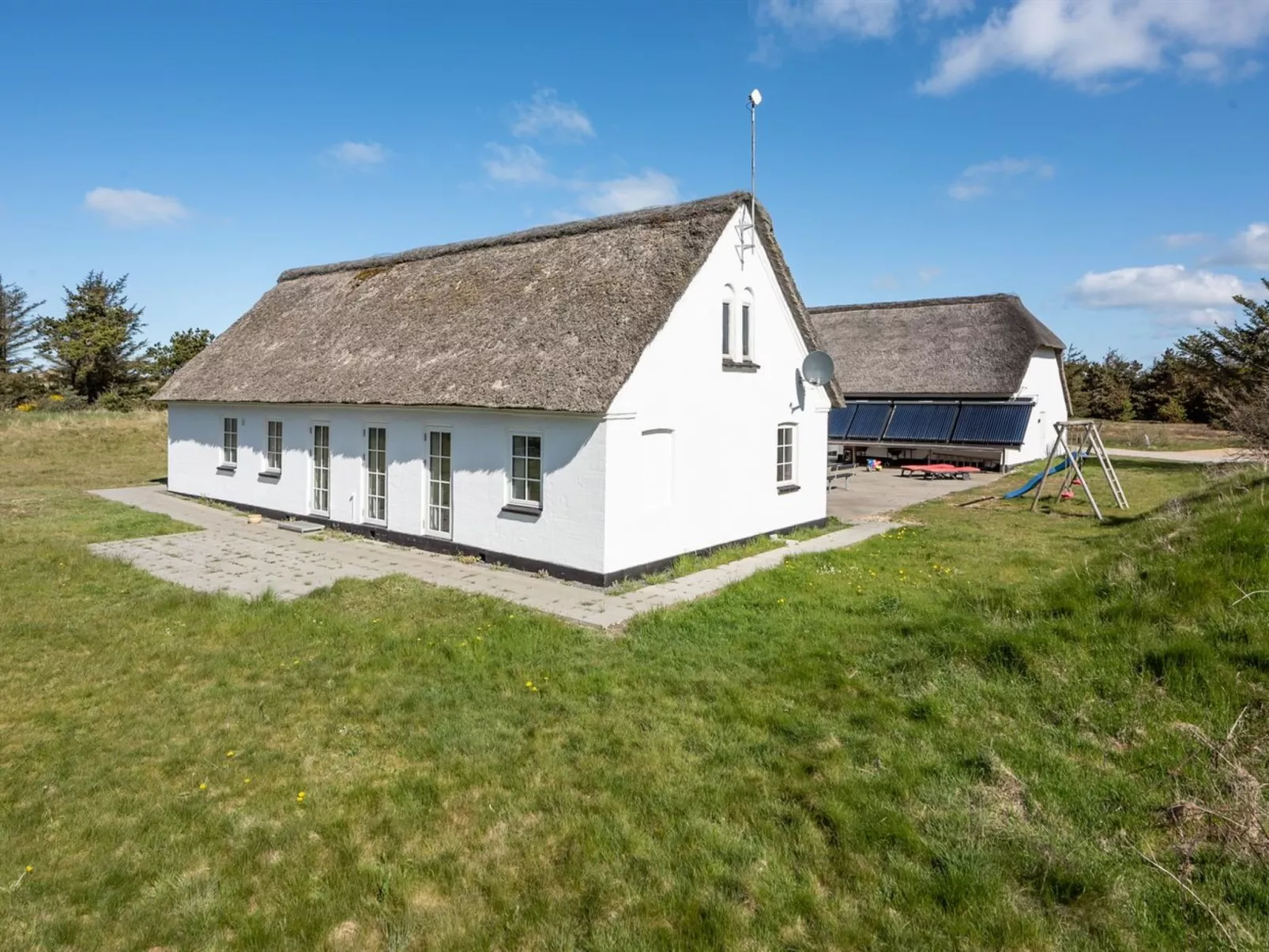 "Cornelius" - 900m from the sea