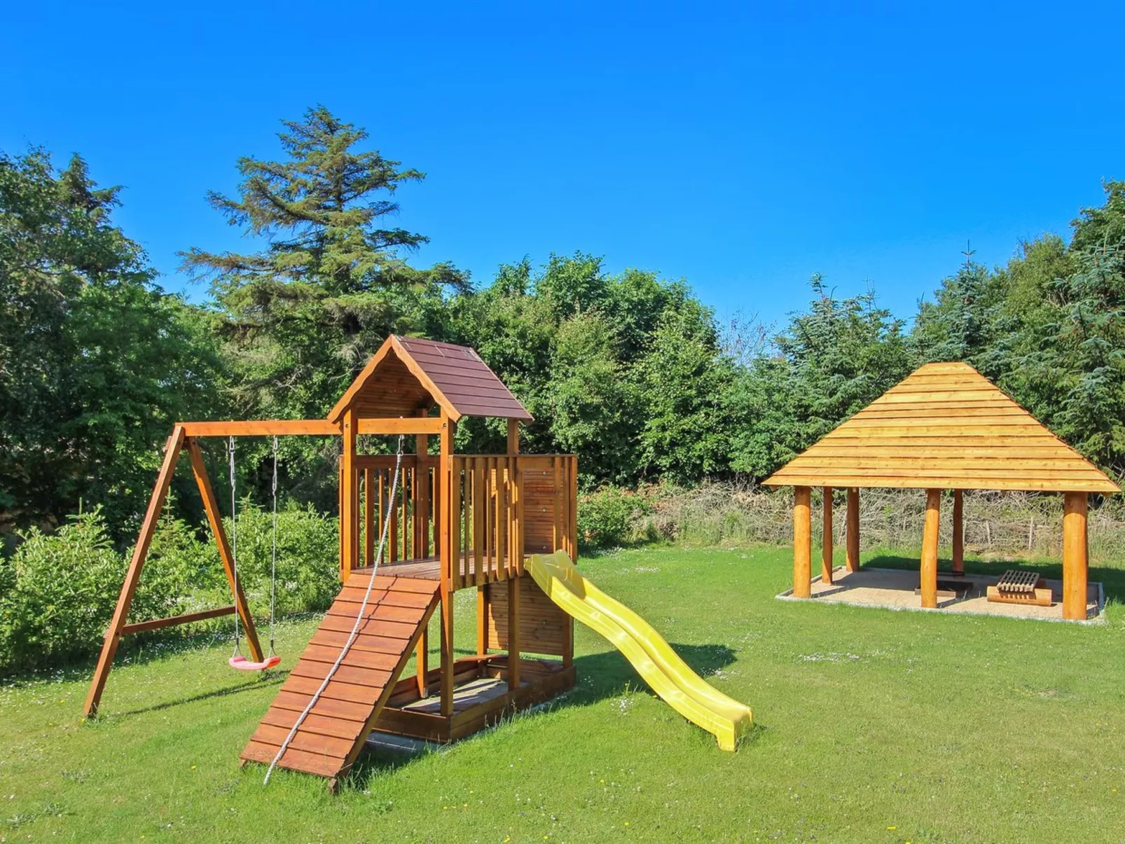 "Halli" - 700m from the sea