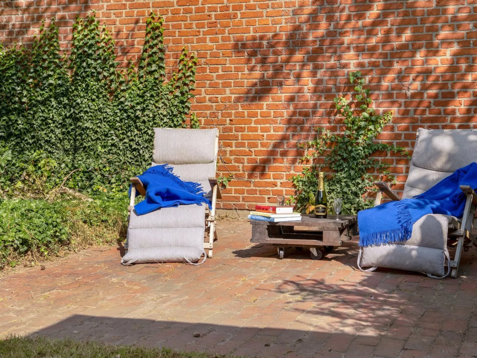 "Amila" - 425m from the sea