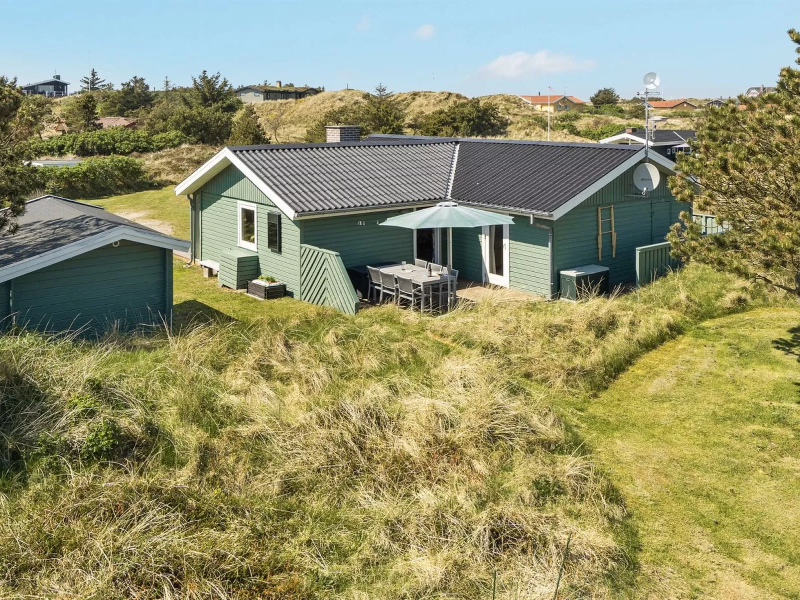 "Edna" - 800m from the sea