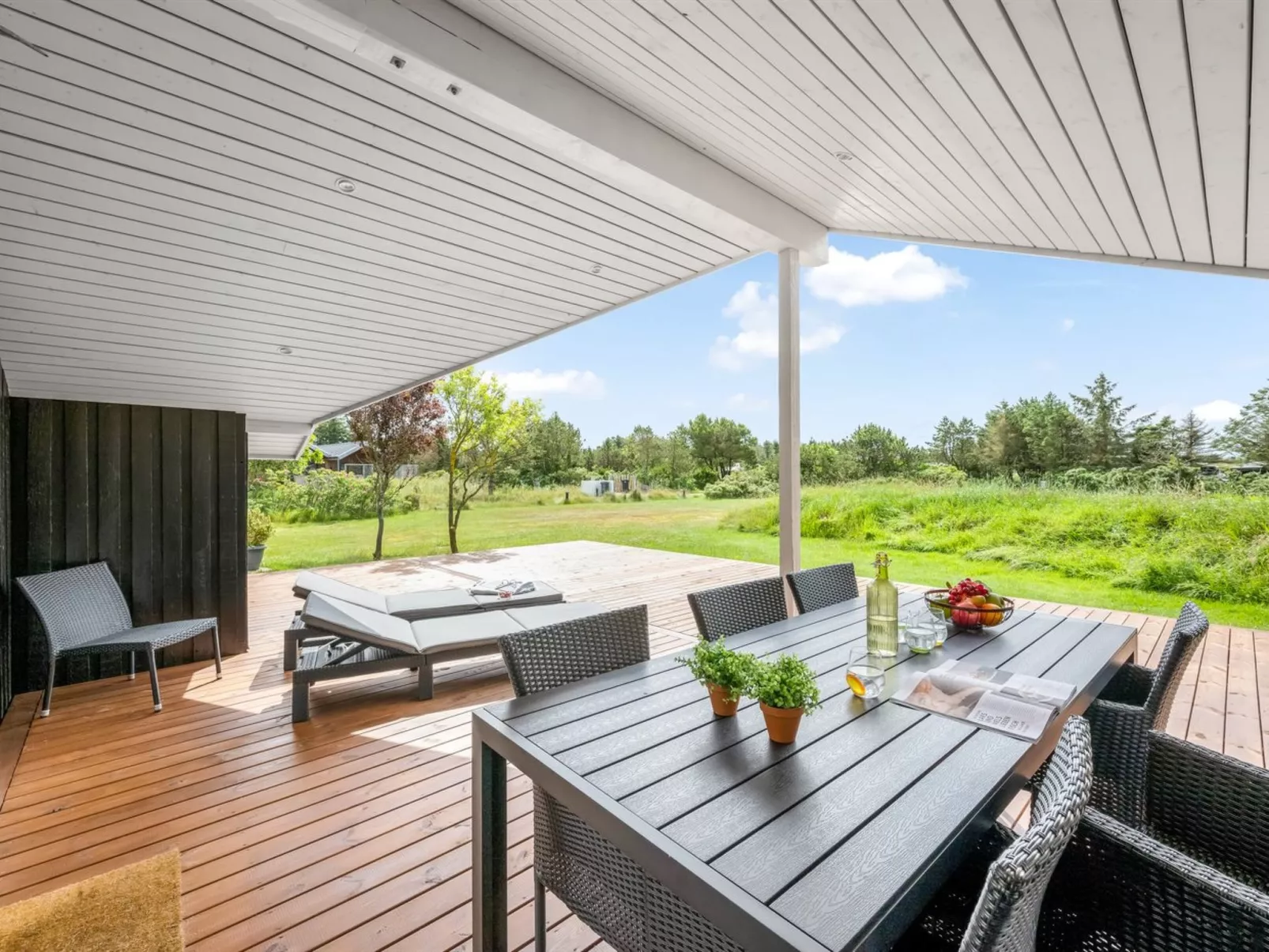 "Kari" - 900m from the sea