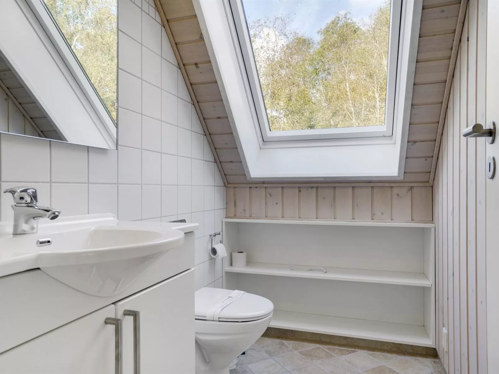 "Henni" - 2.5km from the sea