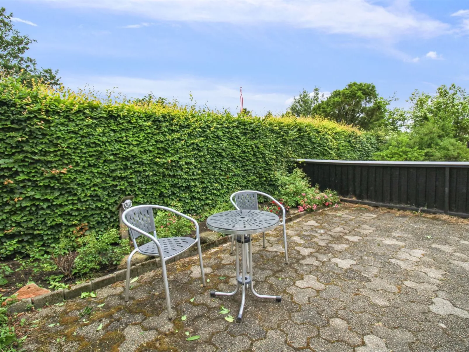 "Siouxsie" - 500m from the sea