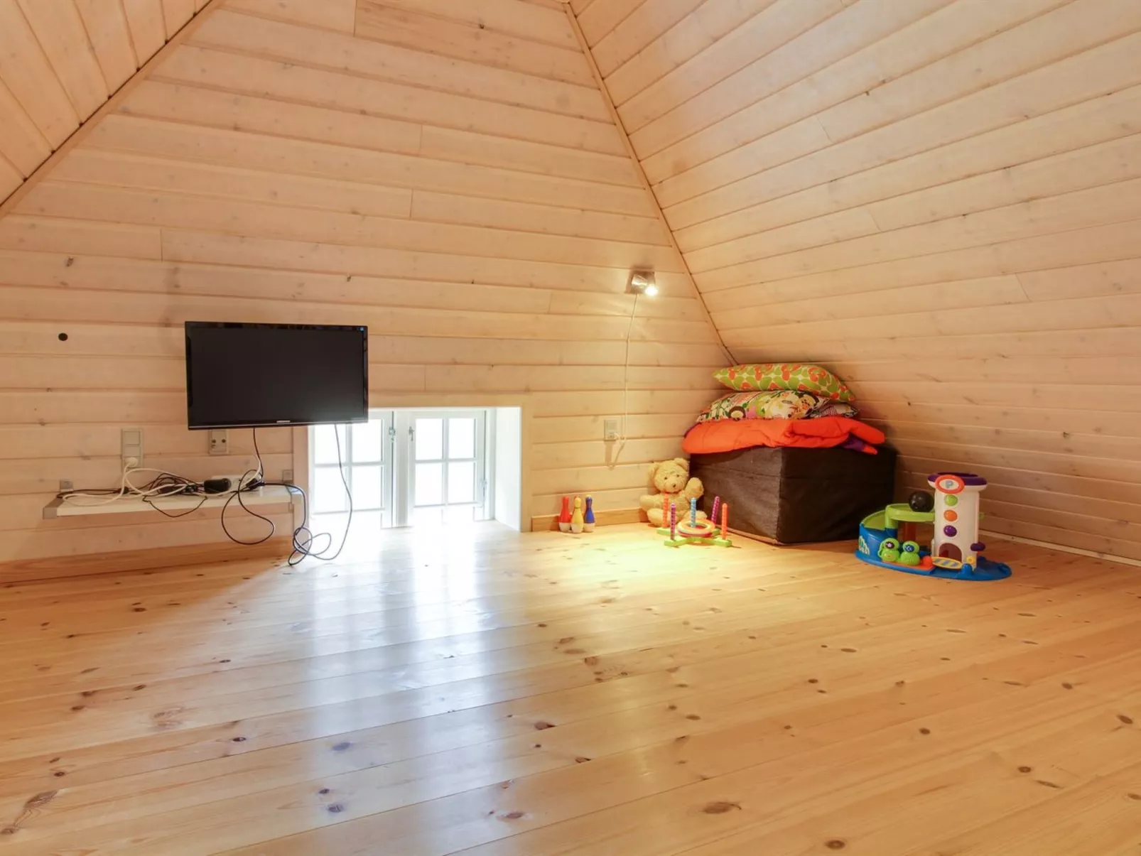 "Gudmund" - 3.9km from the sea-Binnen