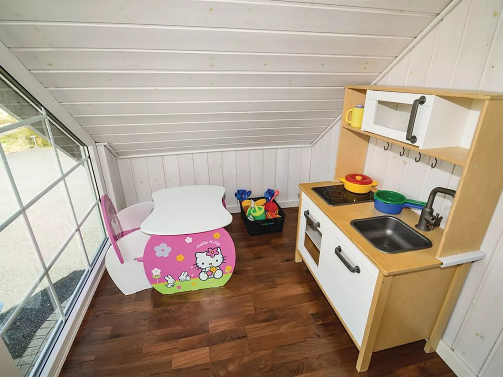 "Emelita" - 900m from the sea