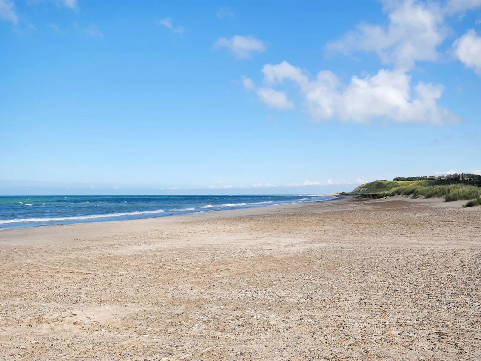 "Oberon" - 3km from the sea