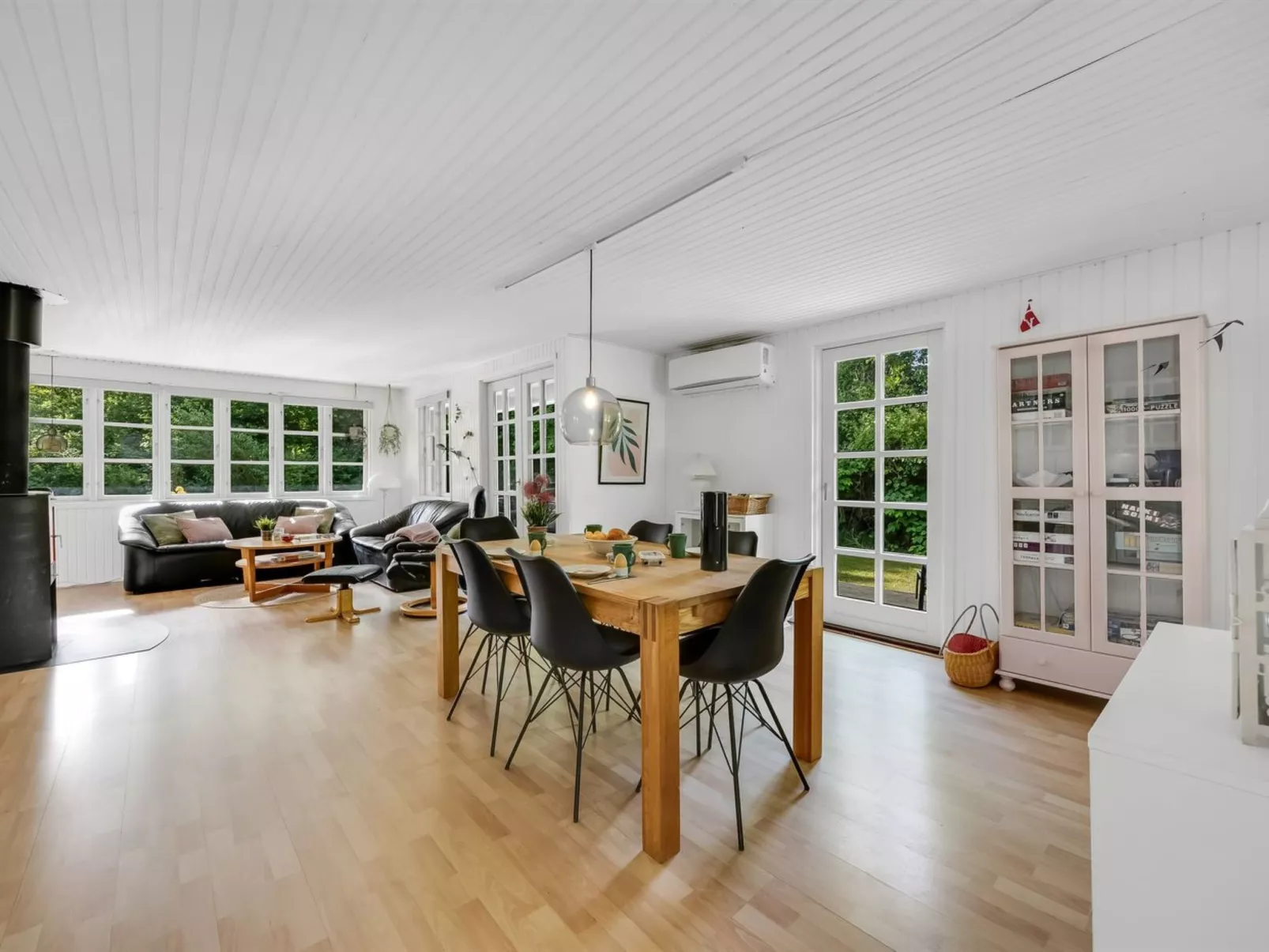 "Sunaj" -  from the sea-Binnen