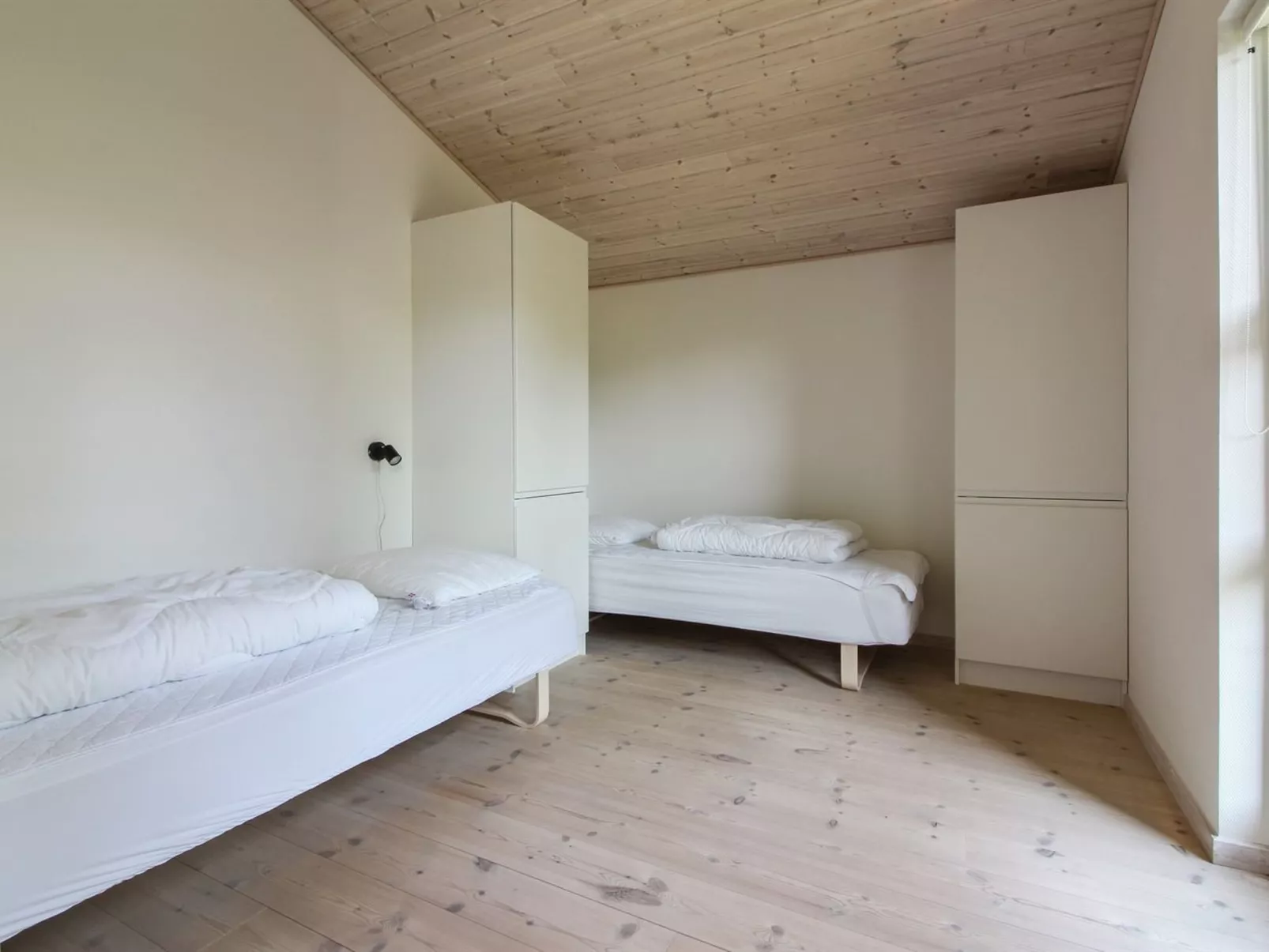 "Elicia" - 950m from the sea