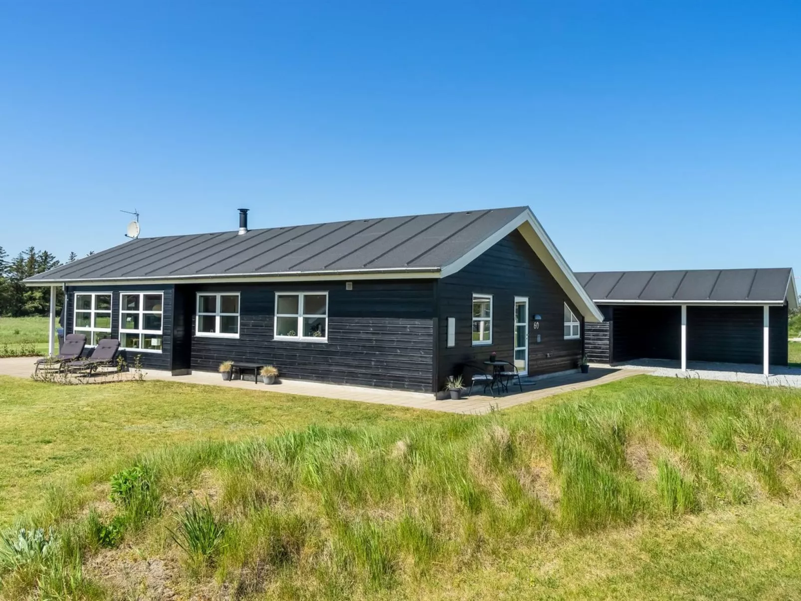 "Sinica" - 1.4km from the sea