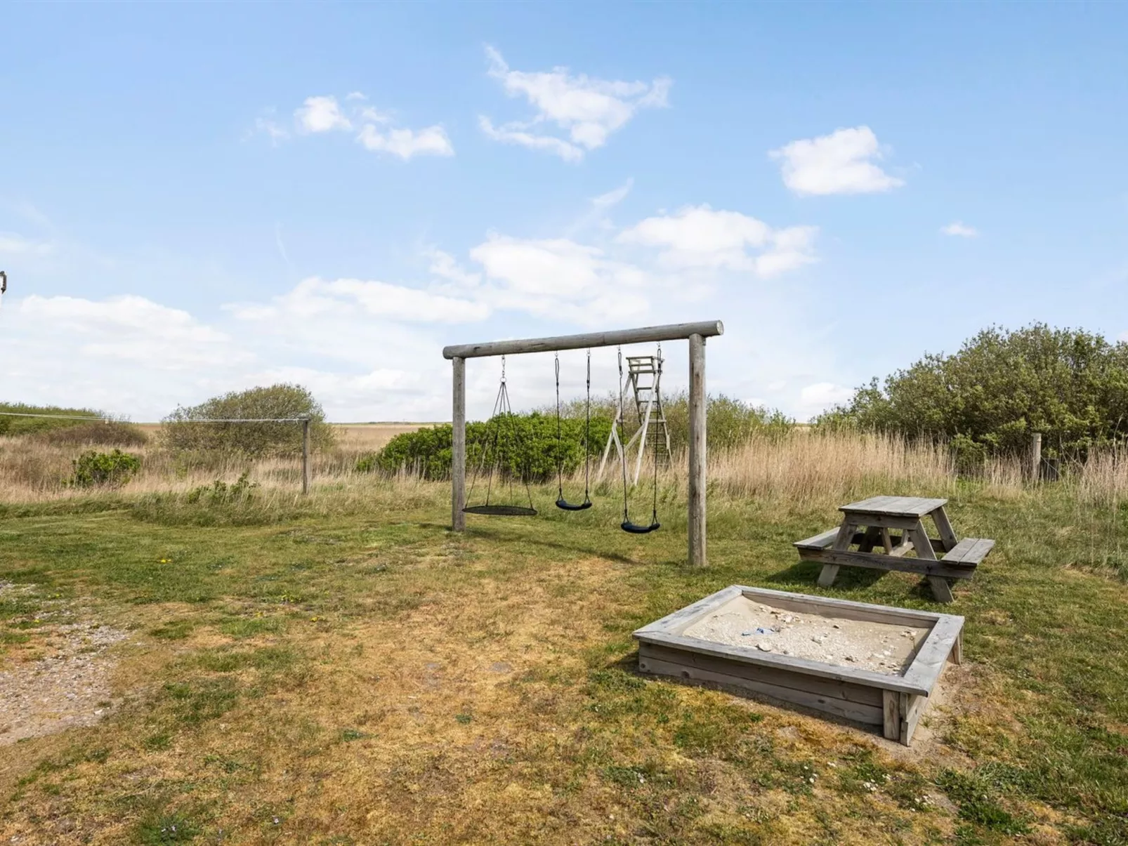 "Hermandine" - 700m from the sea