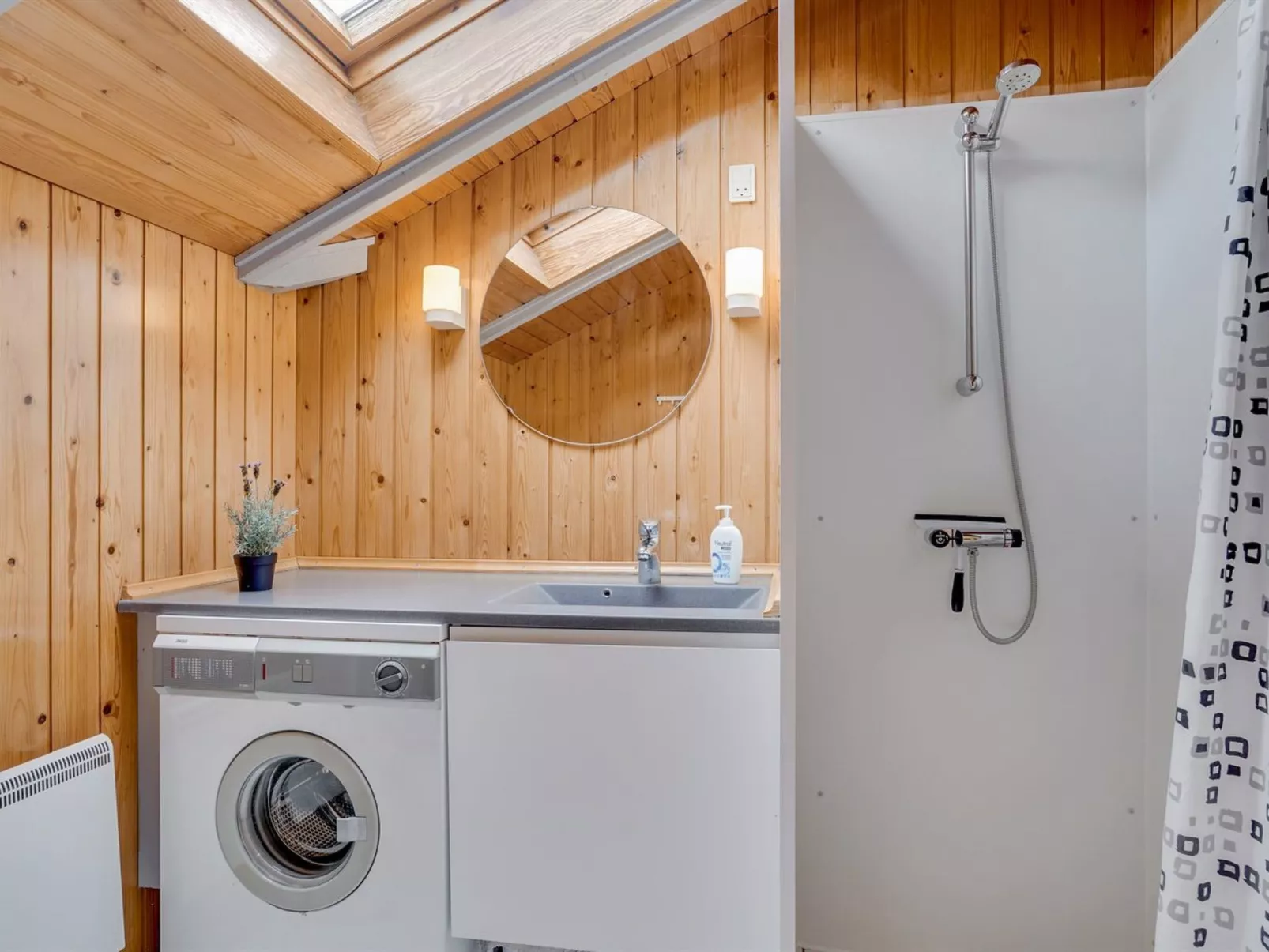 "Bryniulf" - 1.8km from the sea