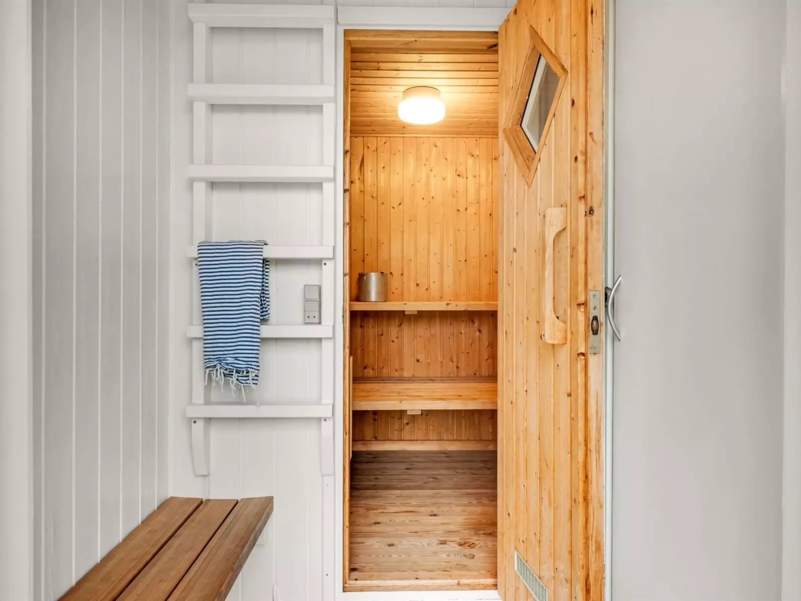 "Christensen" - 100m from the sea