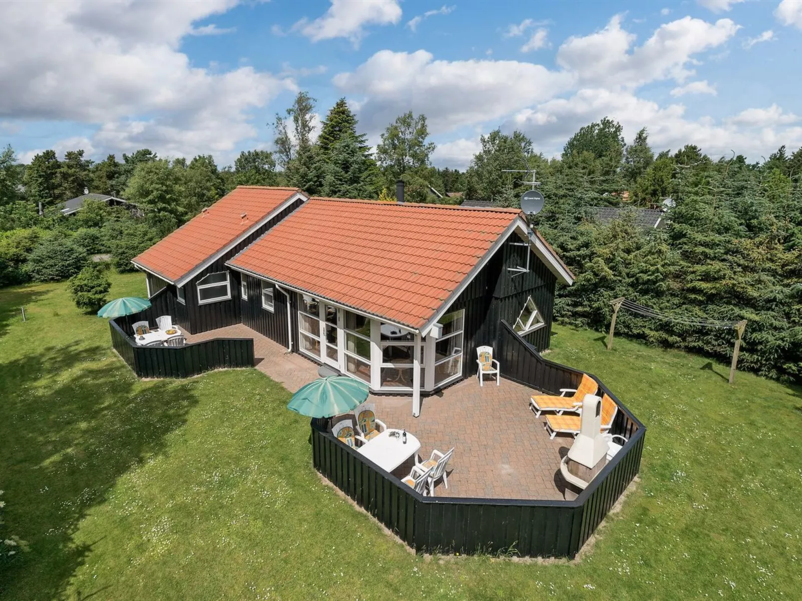 "Hemming" -  from the sea