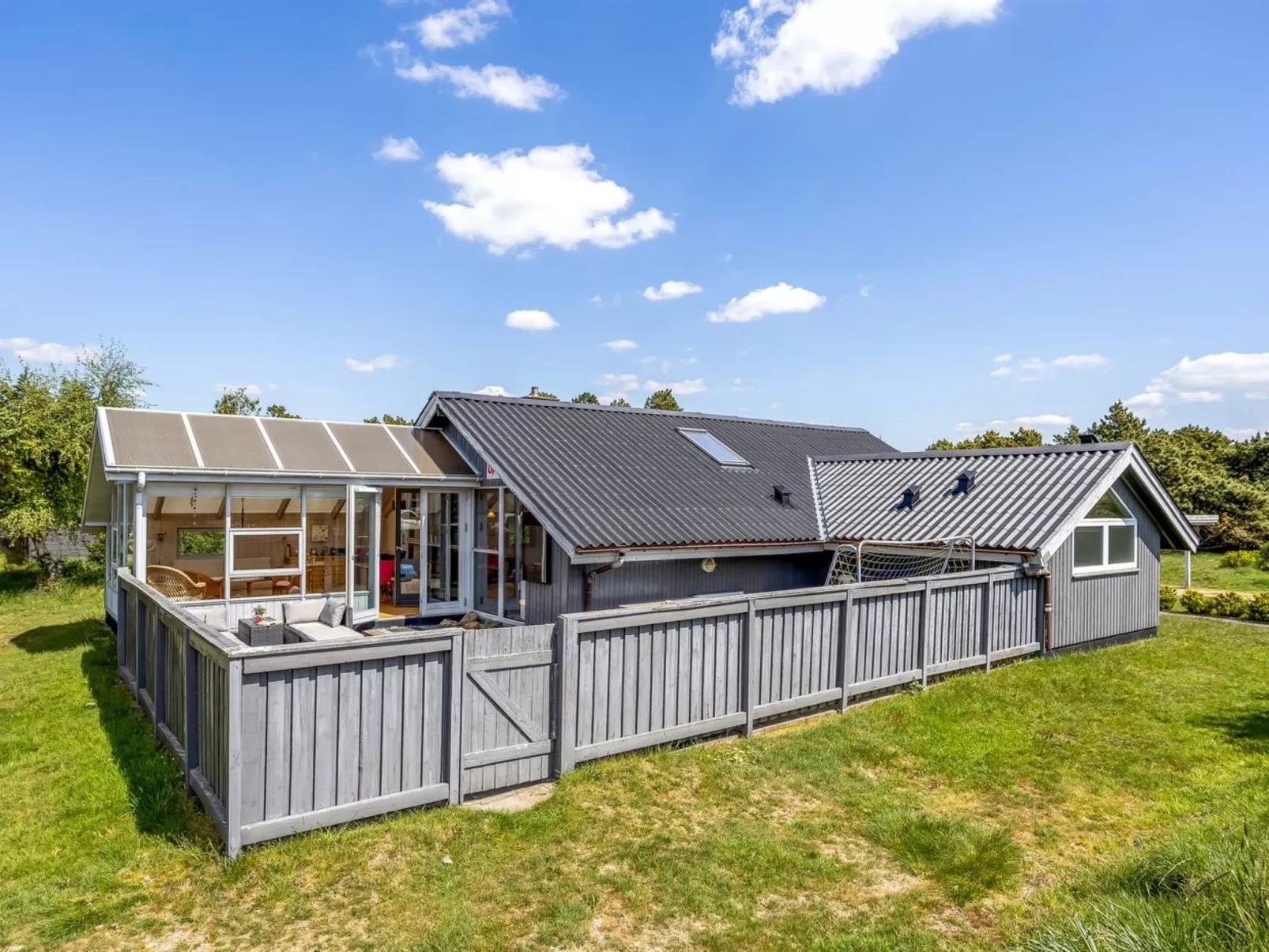 "Solvejk" - 800m from the sea-Buiten