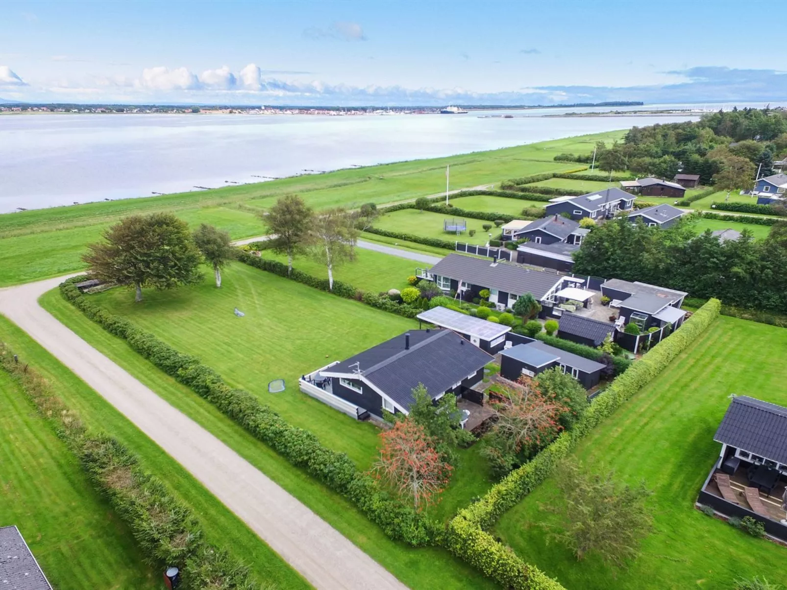 "Ilya" - 90m to the fjord