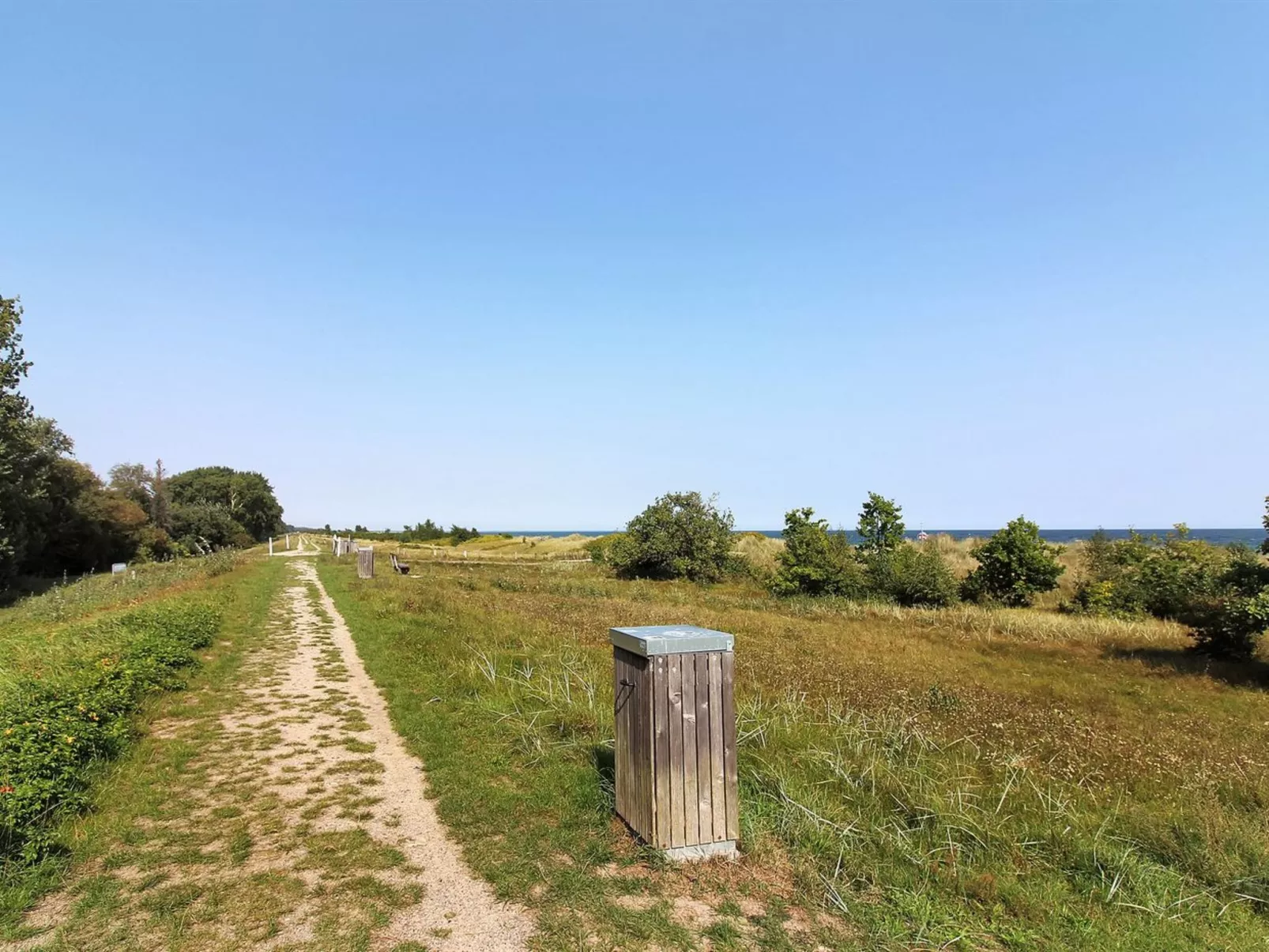 "Myrra" - 10m from the sea