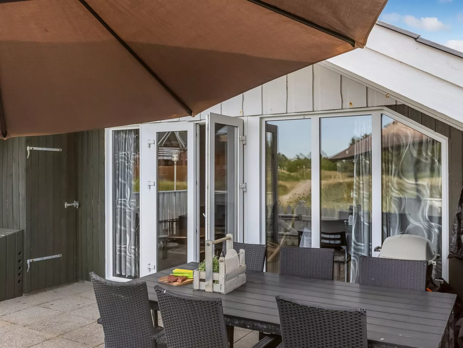 "Rohan" - 2.2km from the sea