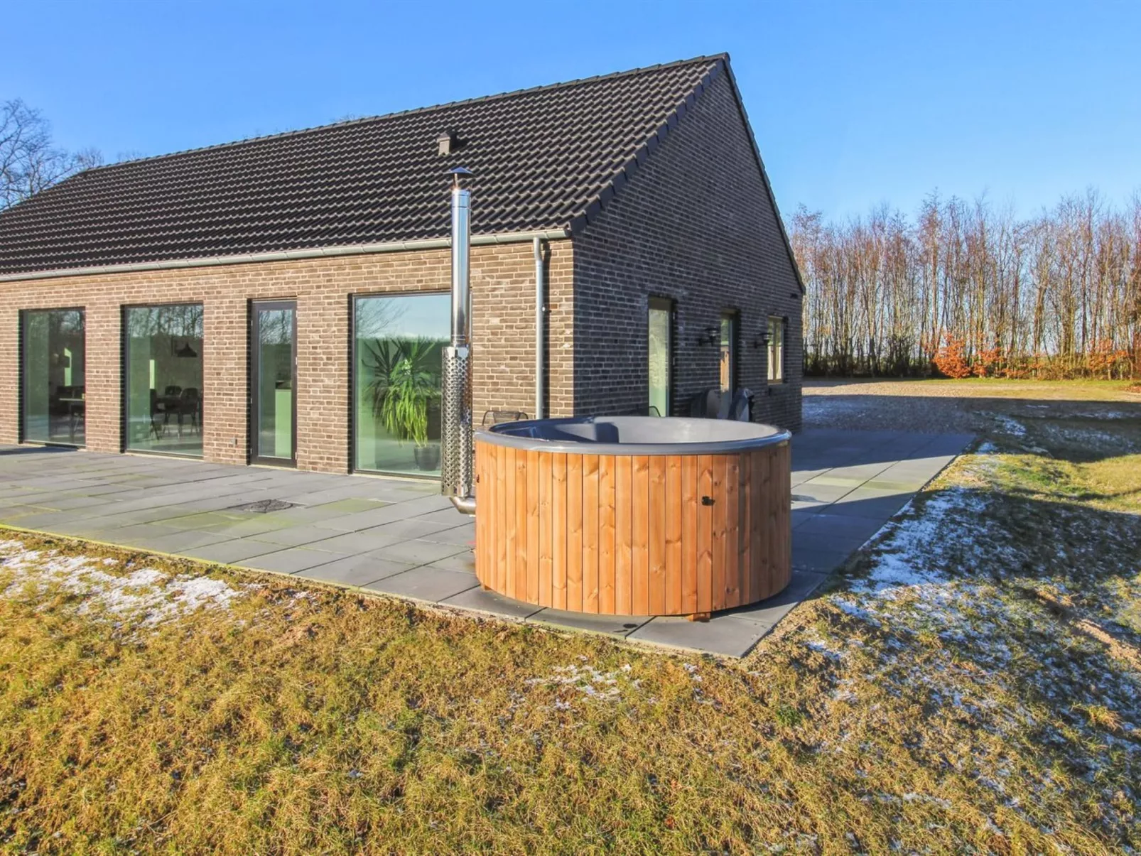 "Landuin" - 30km from the sea