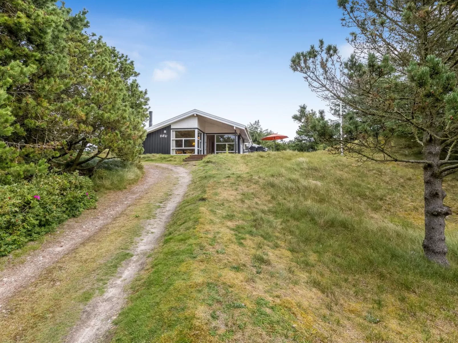 "Tineke" - 800m from the sea