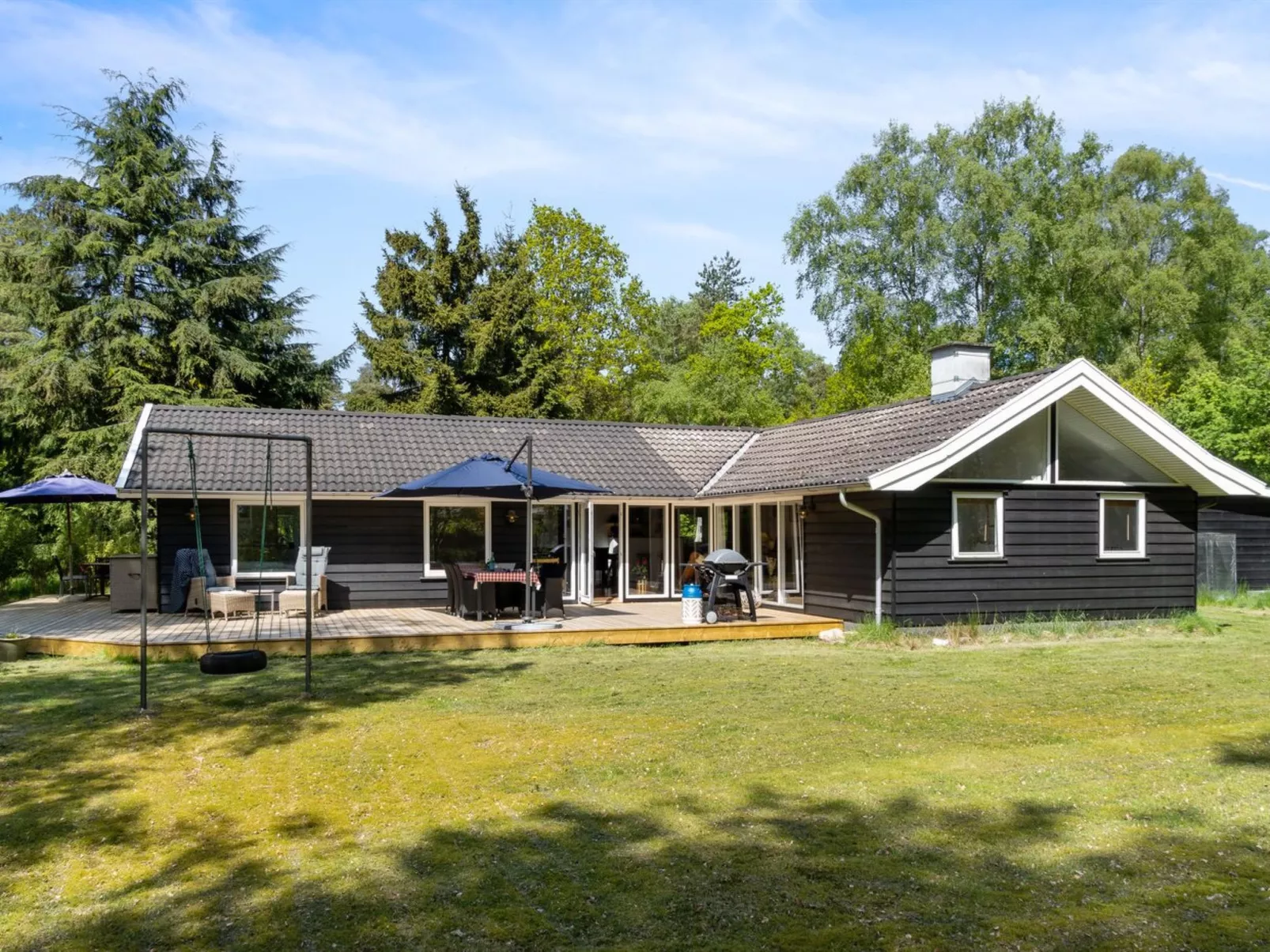 "Amina" - 1.1km from the sea