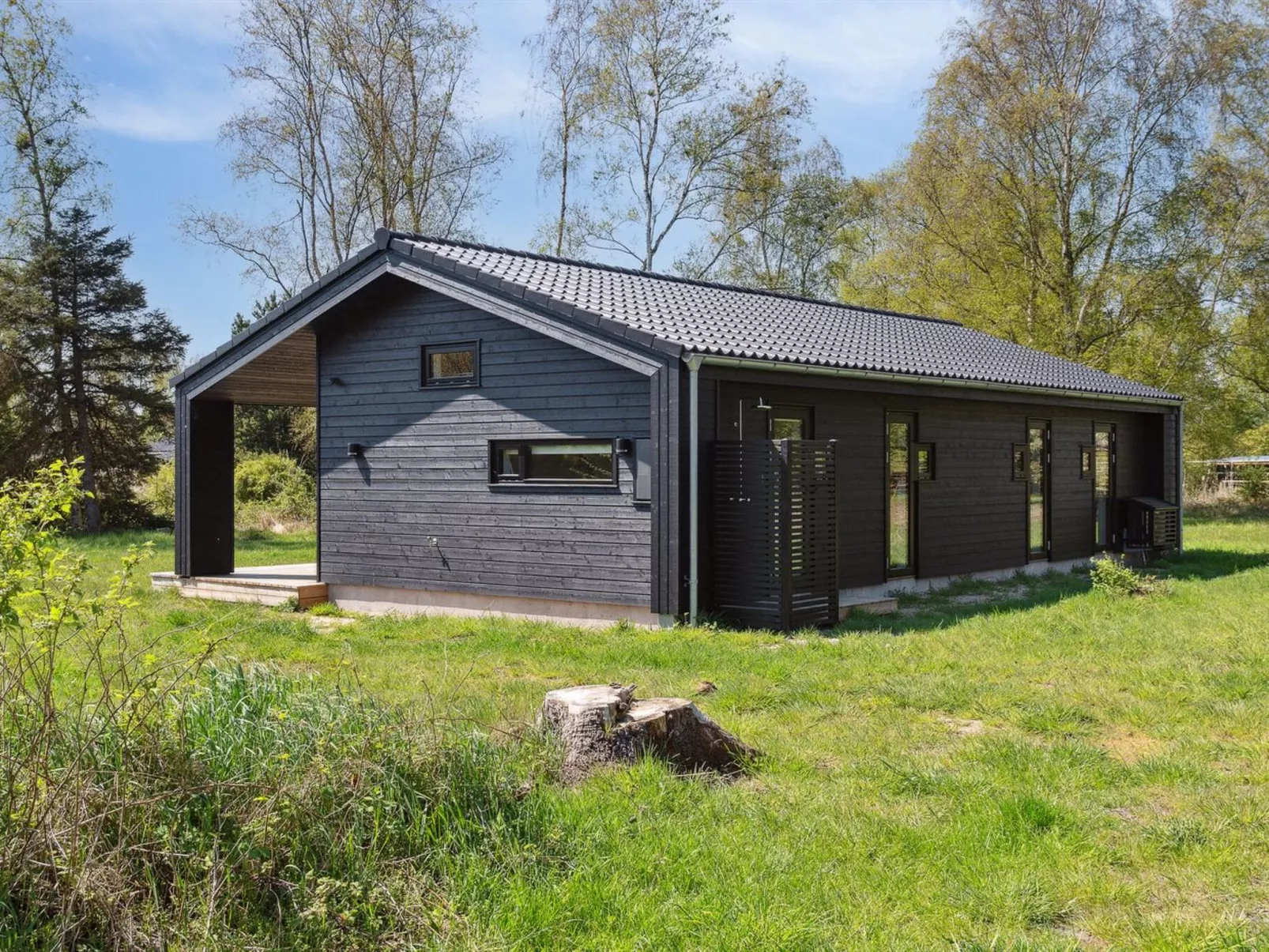 "Ivar" - 450m from the sea