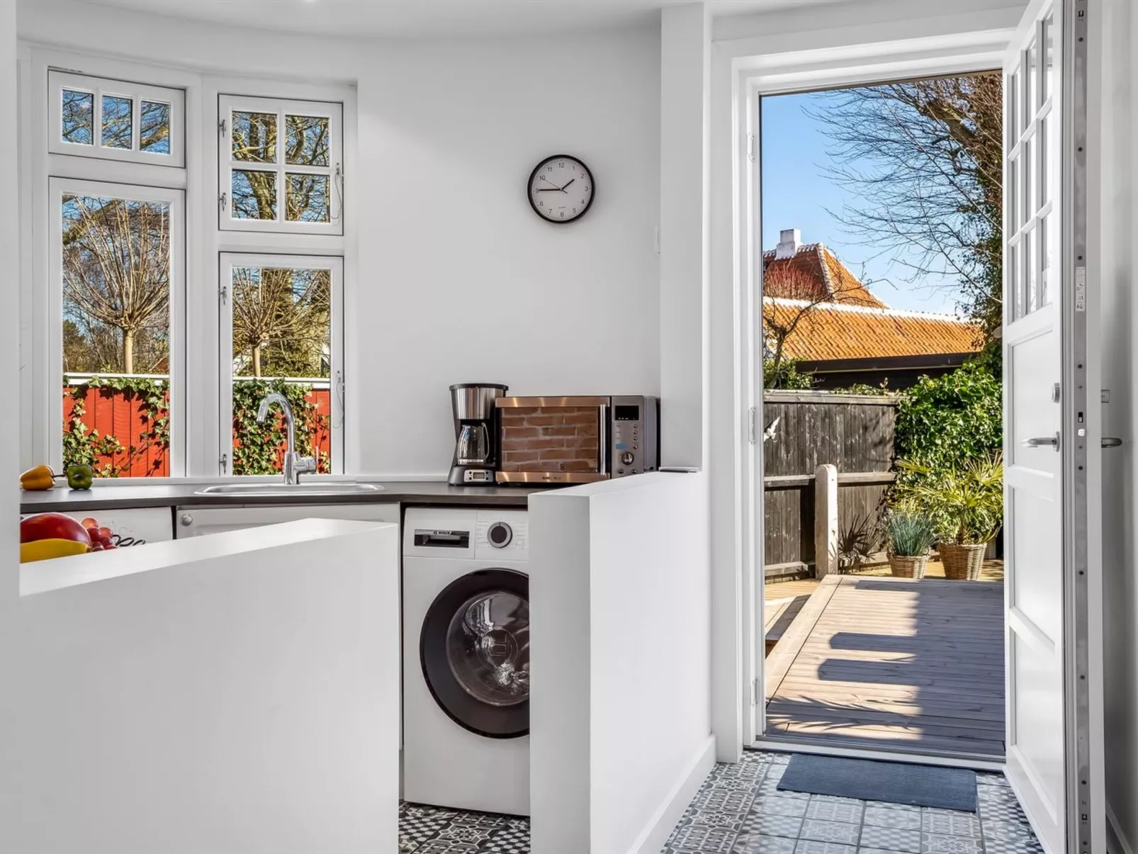 "Yorick" - 300m from the sea