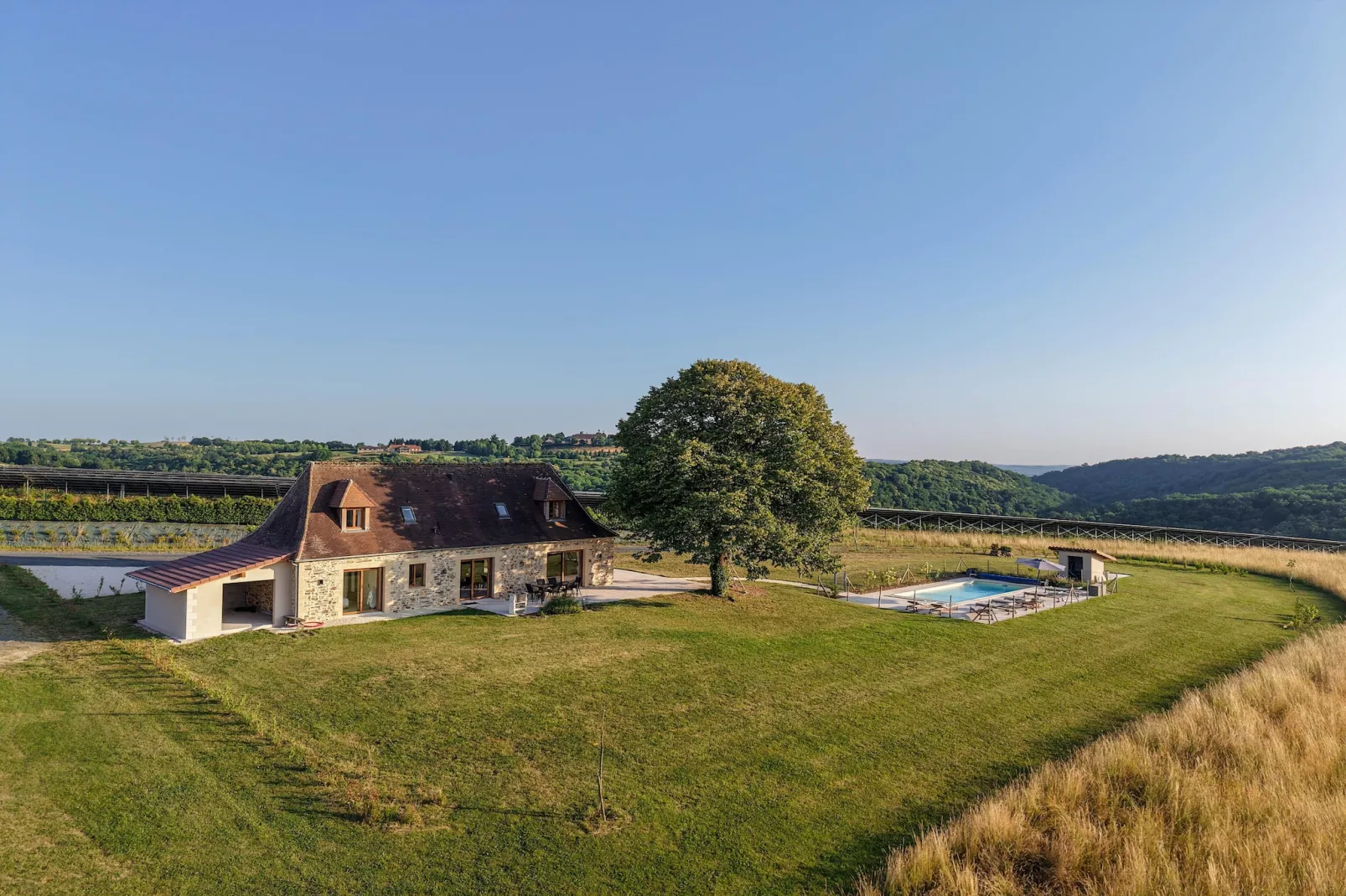 La Pépinière-Buitenkant zomer