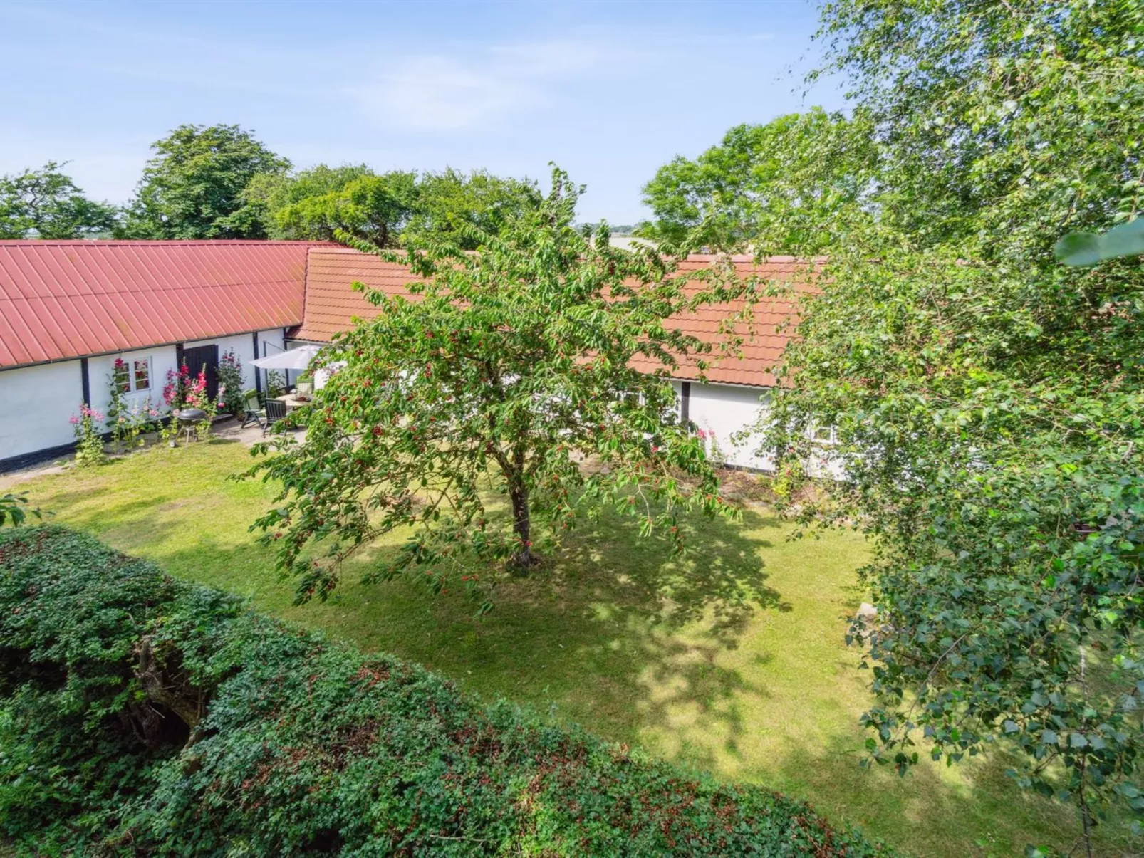 "Héléne" - 2.4km from the sea