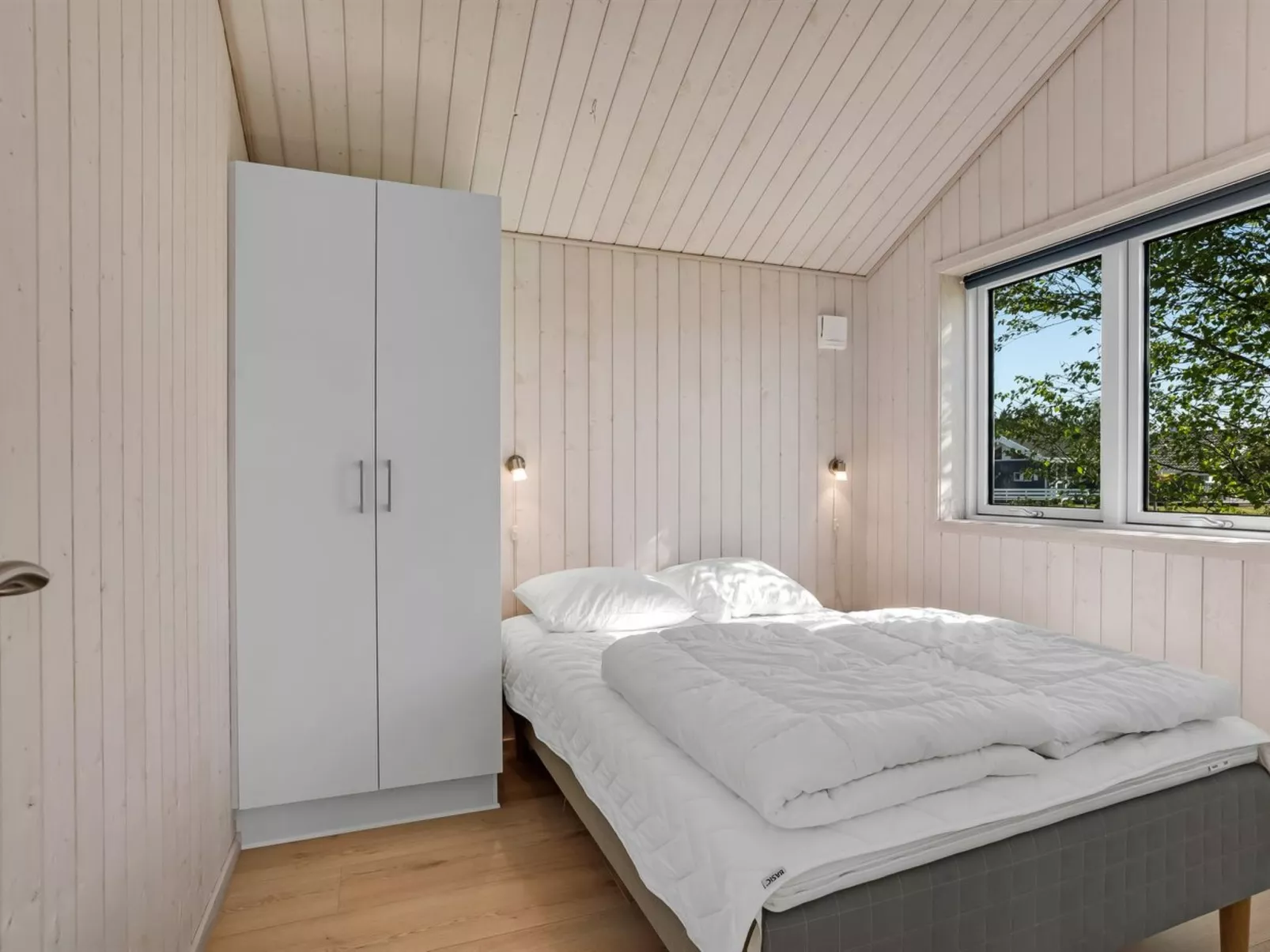 "Kiersten" - 800m from the sea