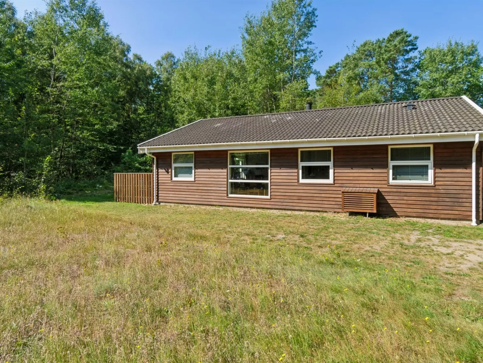 "Emmie" - 1.2km from the sea