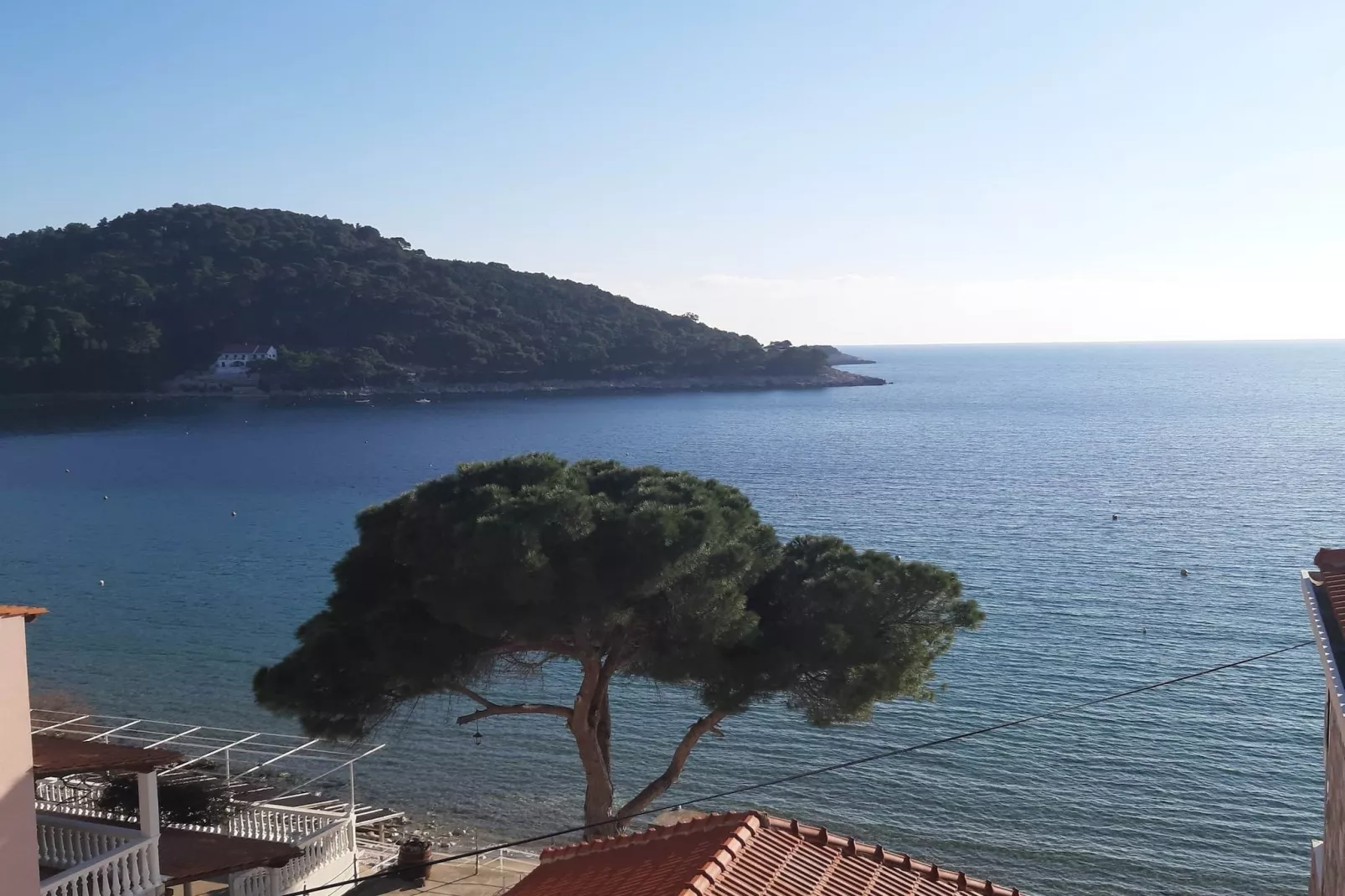 Apartments Franka Saplunara-Triple Room with Terrace and Sea View  No1-Sfeer