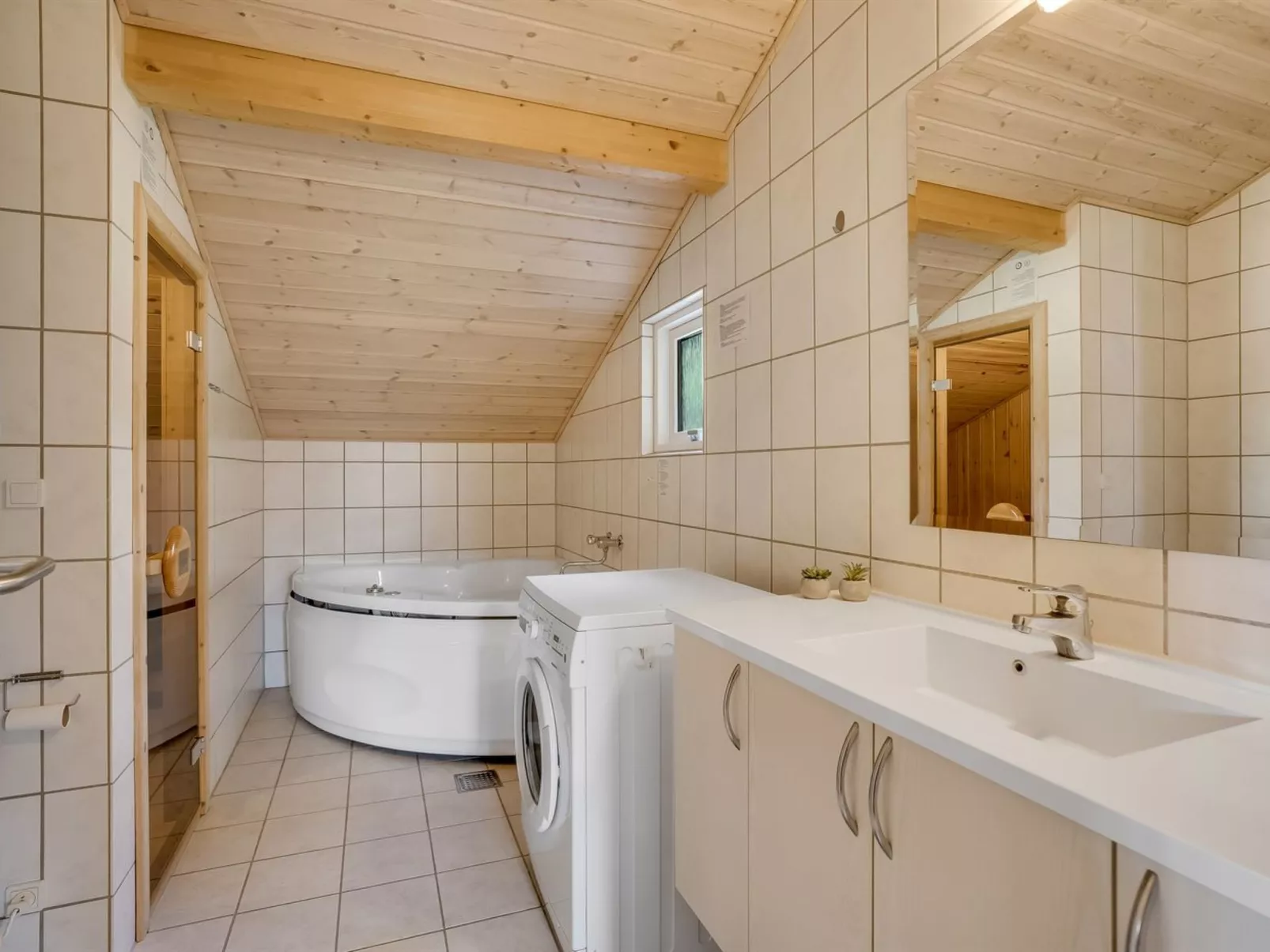 "Thala" - 35m from the sea