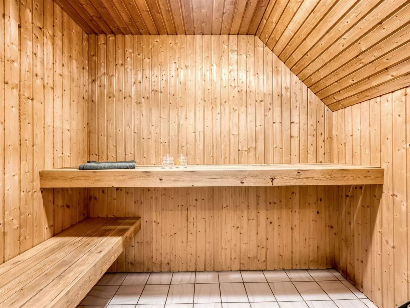 "Aagot" - 1.7km from the sea