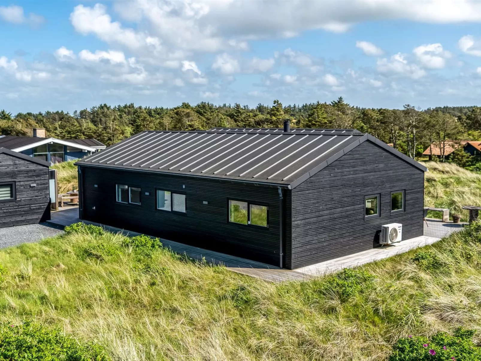 "Eriksine" - 750m from the sea