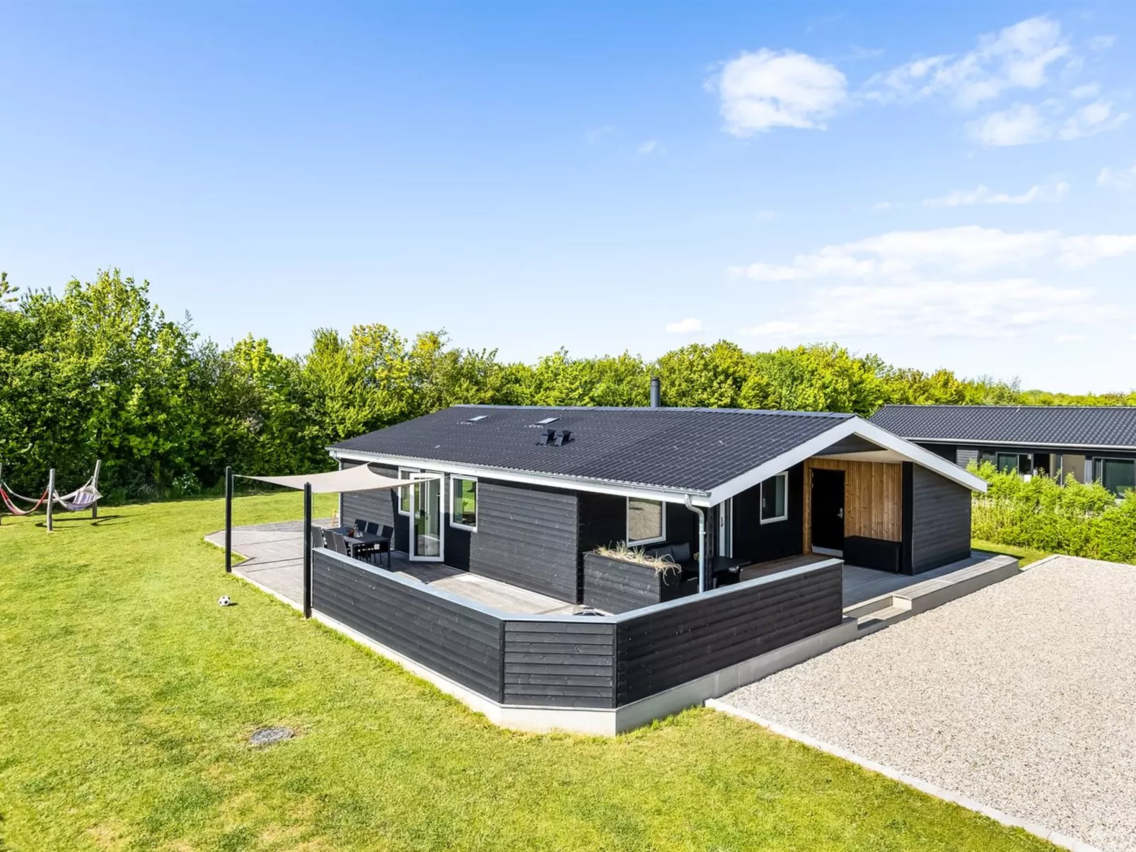 "Helmtrud" - 700m from the sea