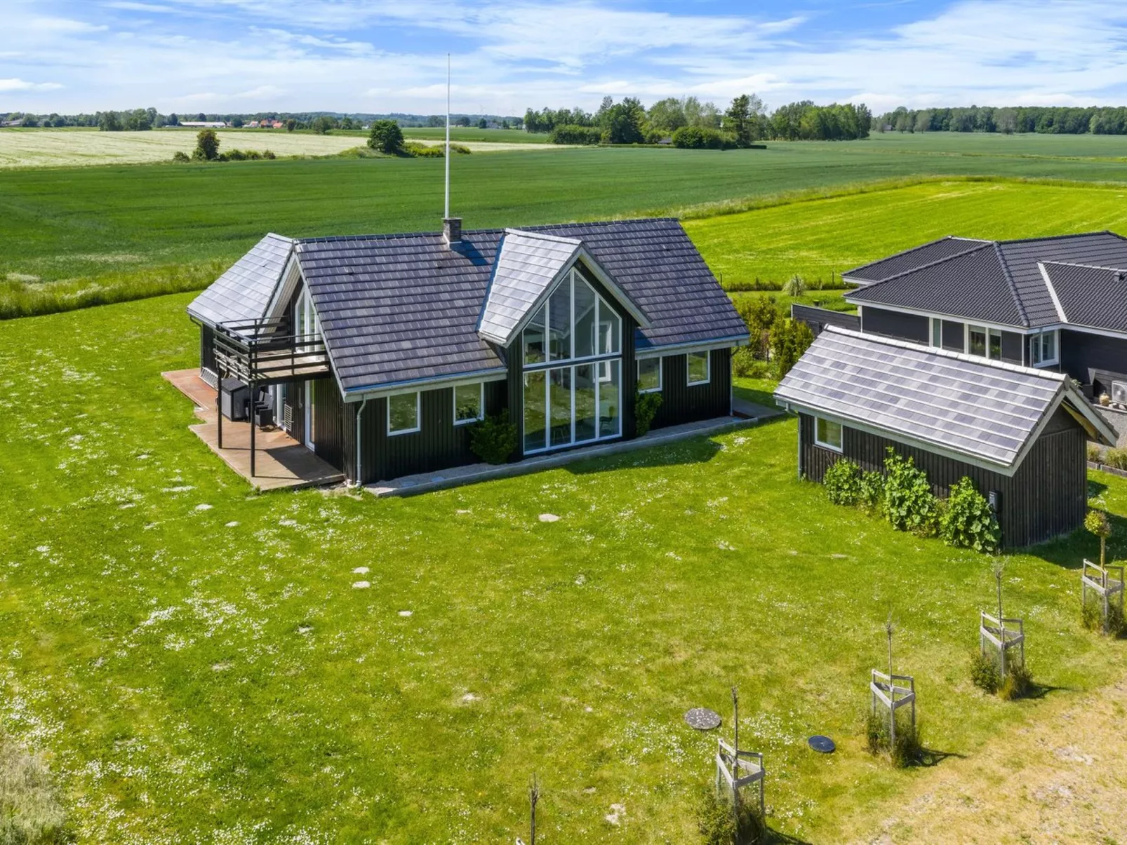 "Ung" - 460m from the sea