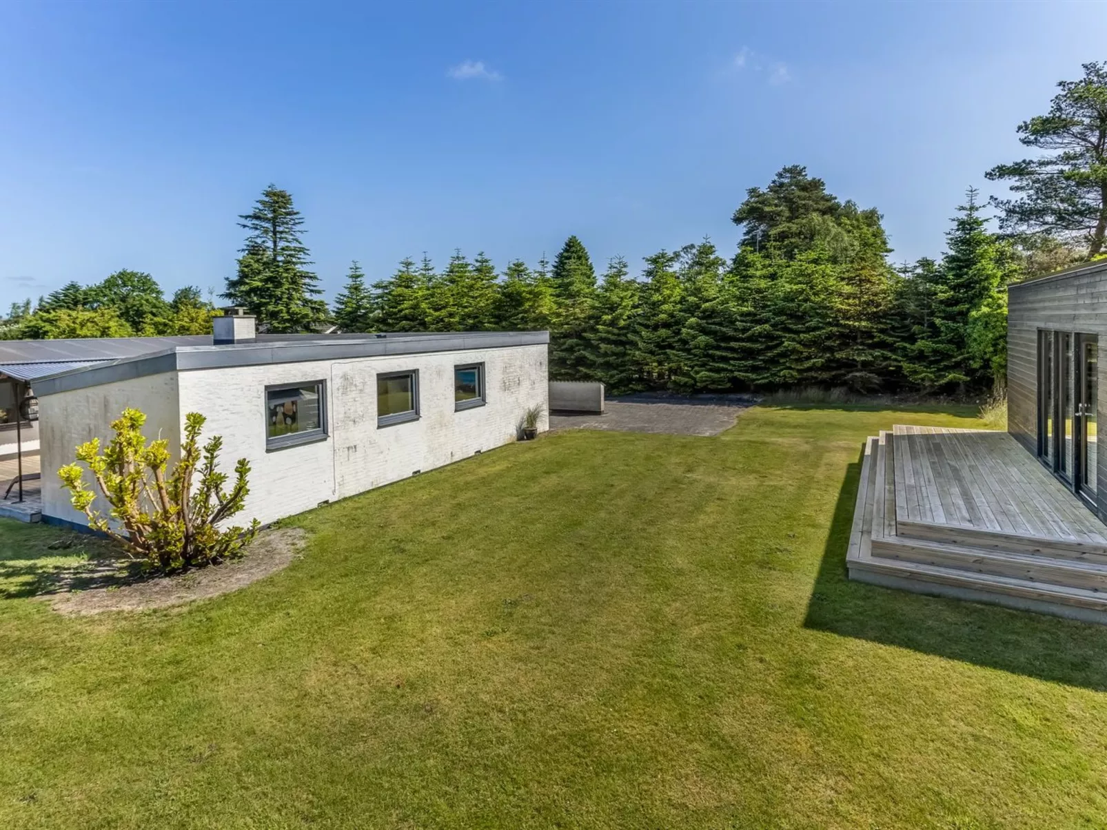 "Anabel" - 600m from the sea