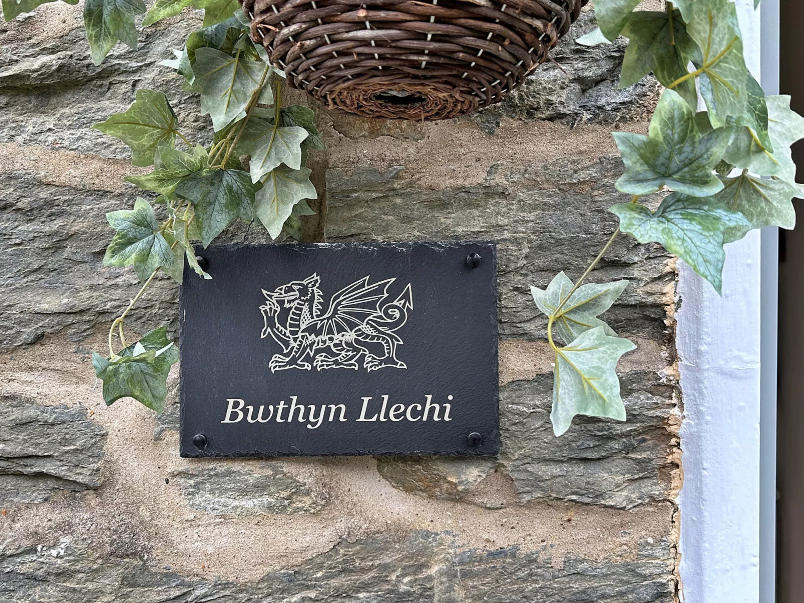 Bwthyn Llechi (Slate Cottage)