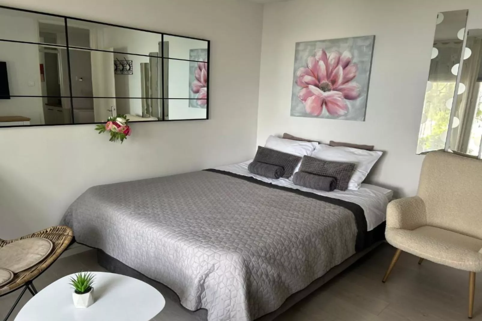 Beach House - 2m from beach - Three Bedroom House