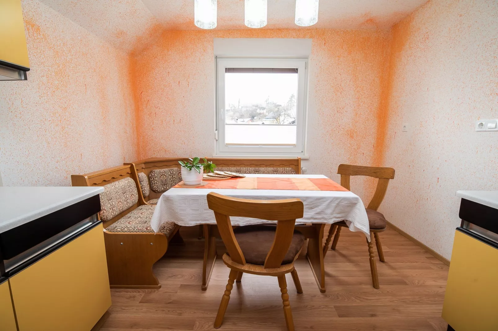 Quiet and Sunny Apartment with Balcony - Two Bedroom Apartment with Balcony