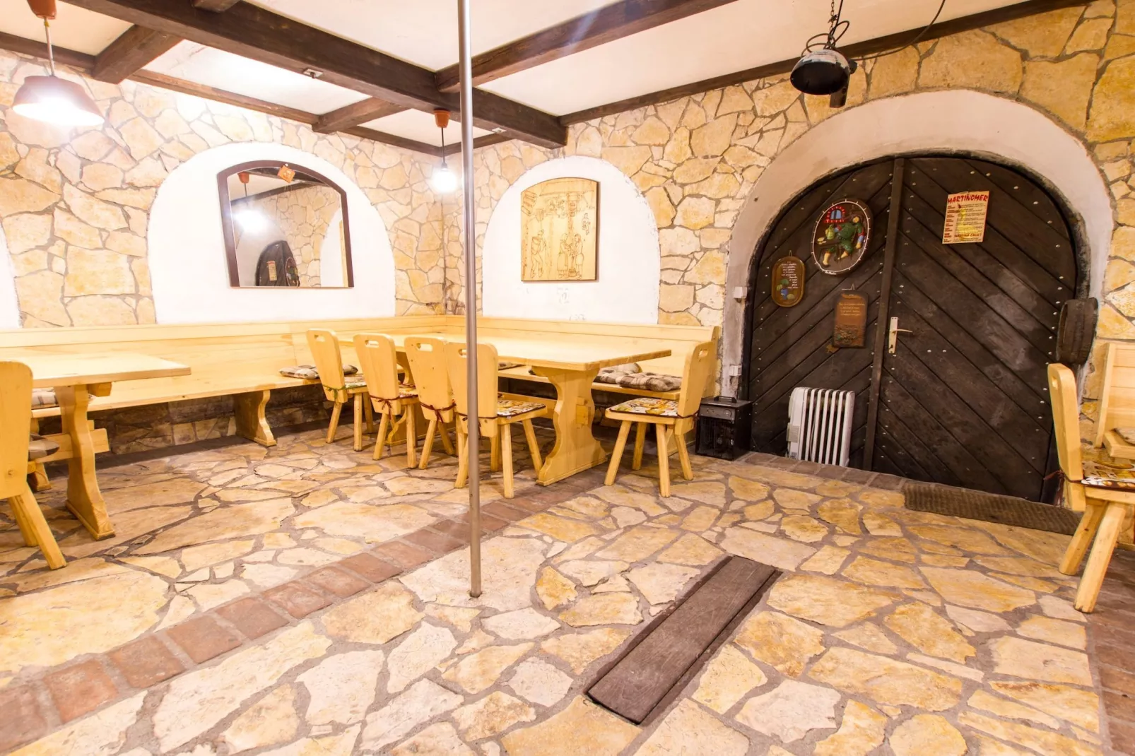 Rustic Charm Cottage Country House with Sauna - Five Bedroom  Holiday Home with Sauna