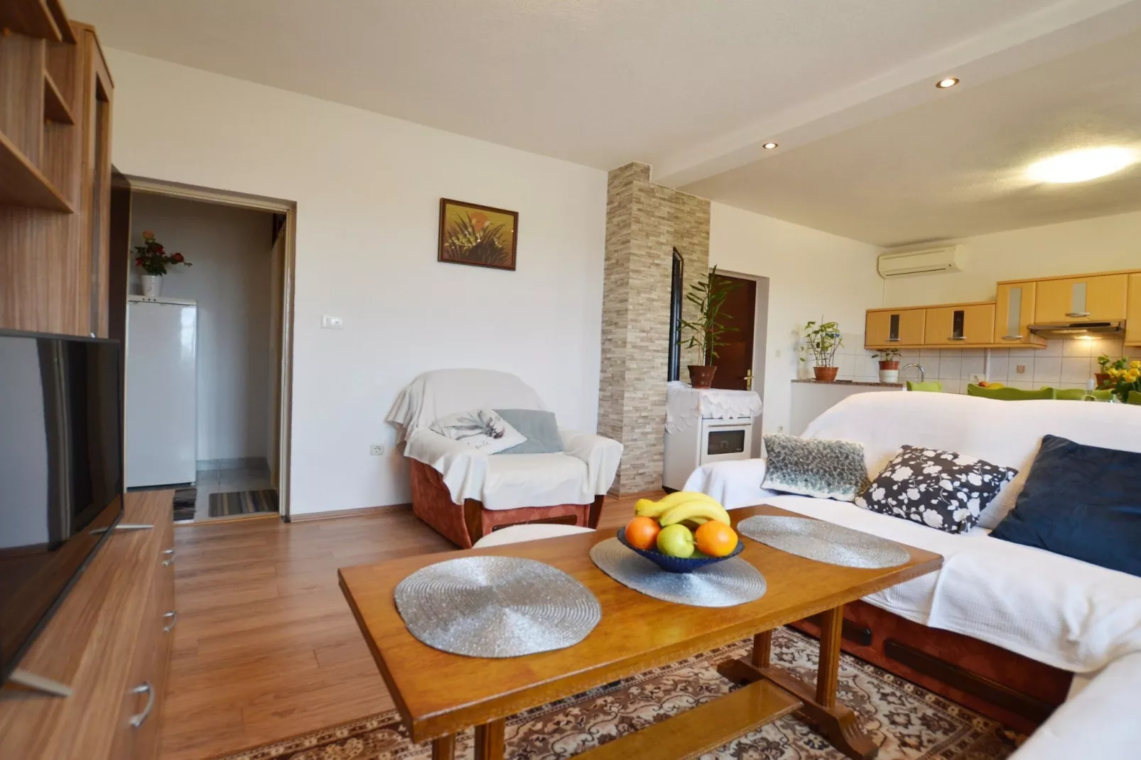 Zevnik Quiet Retreat with Stunning Views and Equestrian Activities - Family Room with Private Bathroom 8