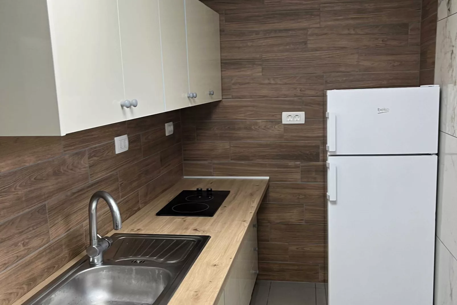 Meadow Tranquil Apartments with Evergreen Garden - One Bedroom Apartment