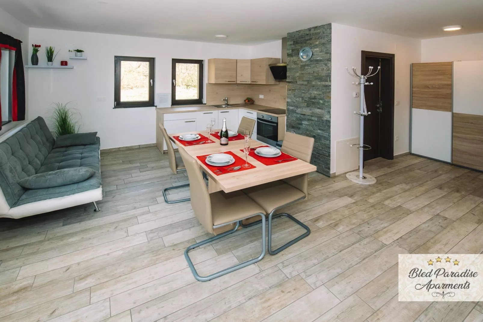 Bled Prestigious and Stylish Apartments - Classic One Bedroom Apartment with Balcony (owner 4)