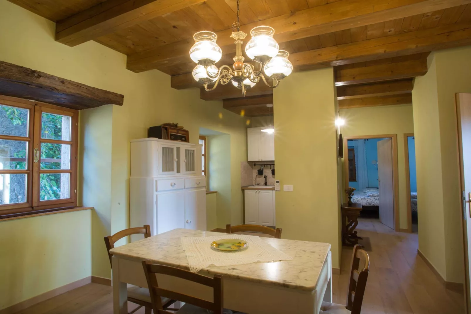 Abitanti Rustic Apartment with Balcony - Two Bedroom Apartment with Balcony